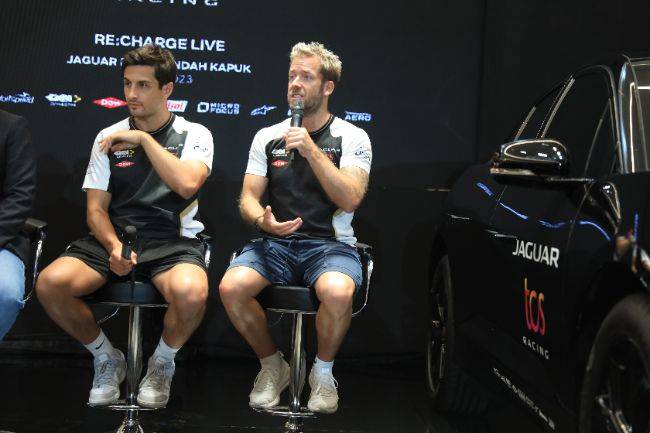 Pembalap Jaguar TCS Team, Mitch Evans dan Sam Bird