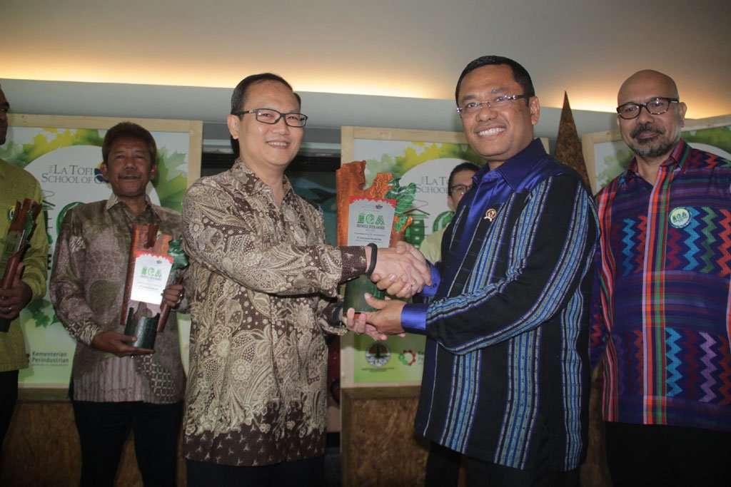 Toyota Borong 7 Gelar di Indonesia Green Award 2015 Toyota Borong 7 Gelar di Indonesia Green Award 2015