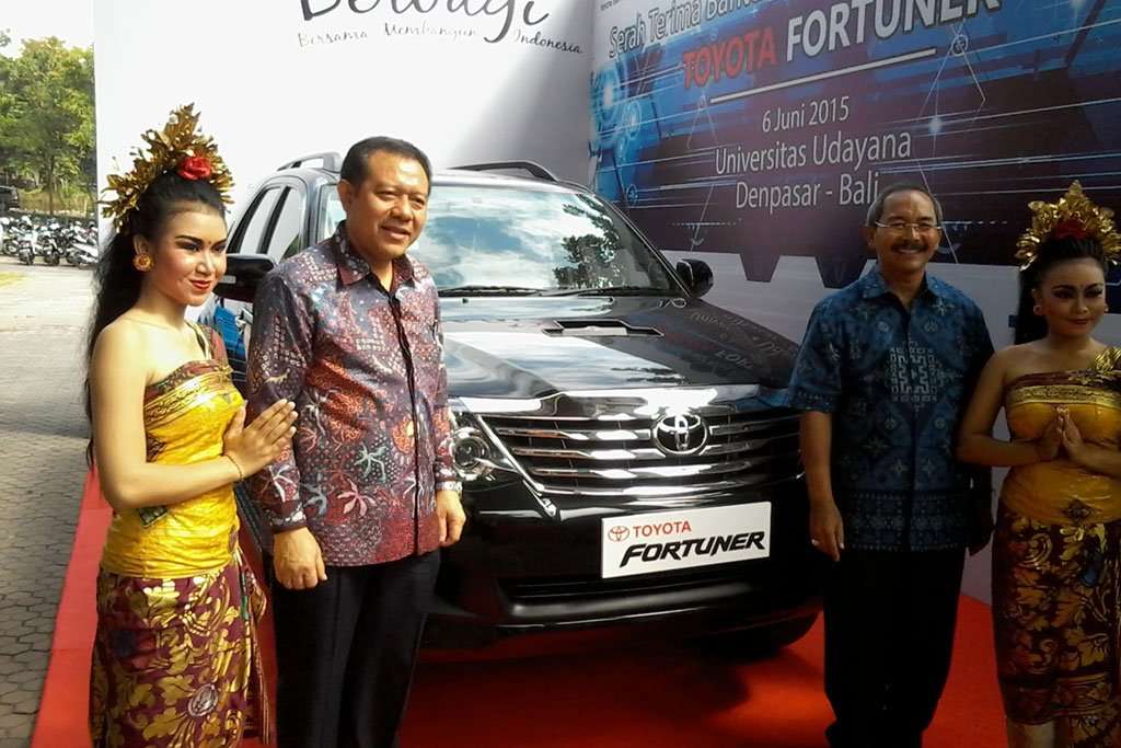 Toyota Indonesia Donasikan Alat Peraga di Bali Toyota Indonesia Donasikan Alat Peraga di Bali