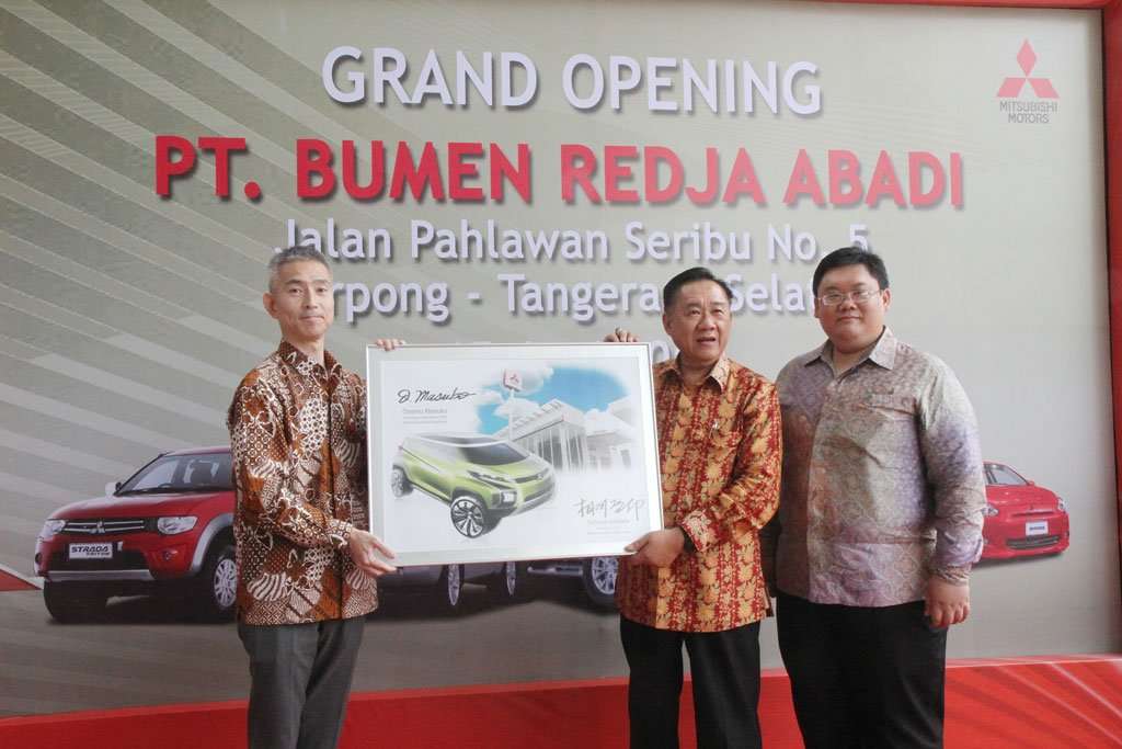 Mitsubishi Resmikan Dealer Ke-241 di Tangerang Selatan Mitsubishi Resmikan Dealer Ke-241 di Tangerang Selatan