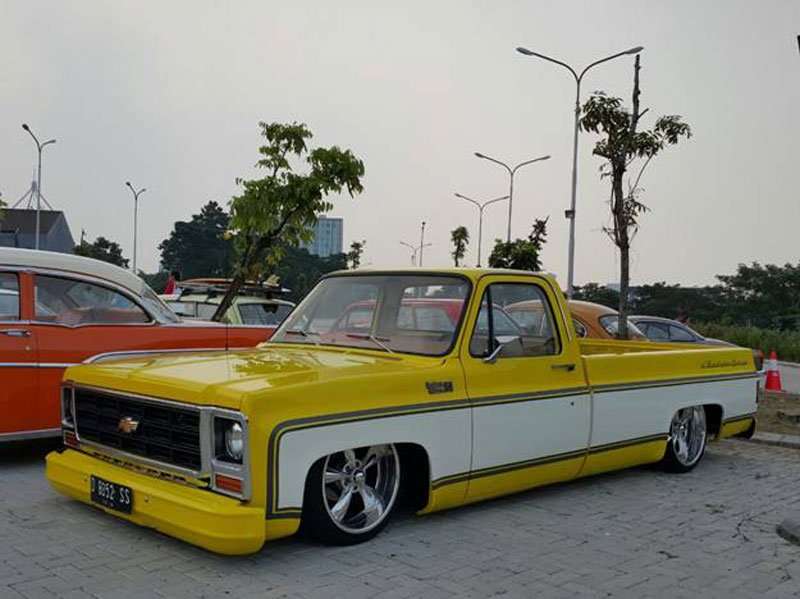 Parade Ribuan Mobil Retro-Vintage Semarakkan IIMS 2015 Parade Ribuan Mobil Retro-Vintage Semarakkan IIMS 2015