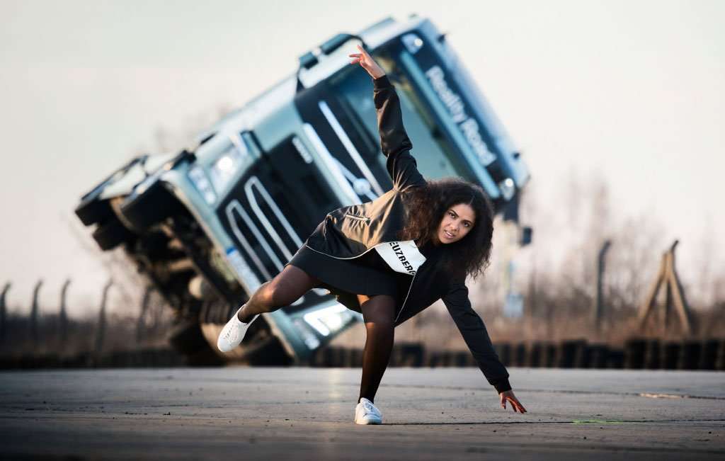 Volvo Trucks Tampil di Video Klip Mapei Volvo Trucks Tampil di Video Klip Mapei