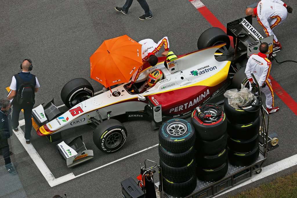 Mesin Bermasalah, Rio Haryanto Start Posisi 15 di GP2 Inggris Mesin Bermasalah, Rio Haryanto Start Posisi 15 di GP2 Inggris