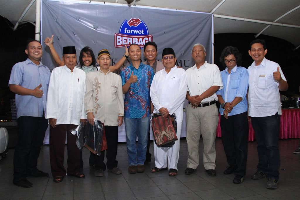 Salurkan Donasi, Puncak Kegiatan FORWOT Berbagi 2015 Salurkan Donasi, Puncak Kegiatan FORWOT Berbagi 2015