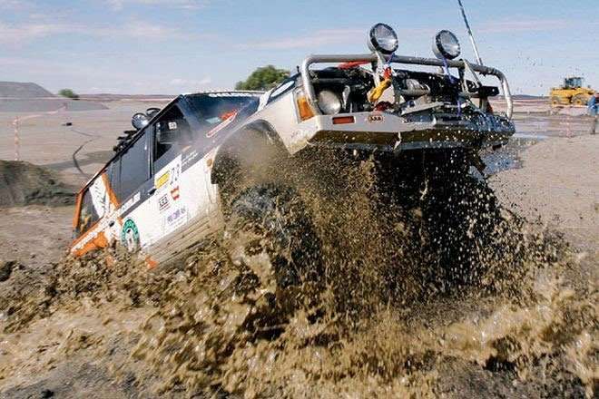 Asik, GIIAS 2015 Ajak Penonton Main Off-Road Asik, GIIAS 2015 Ajak Penonton Main Off-Road