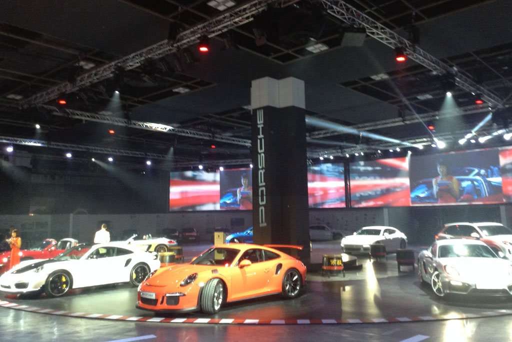 HUT Singapura, Porsche Beri 5 Kado HUT Singapura, Porsche Beri 5 Kado