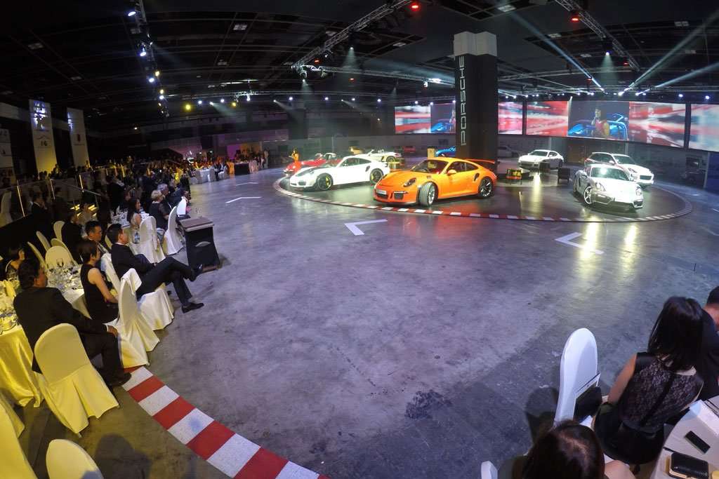 Porsche Circuit Ikut Meriahkan HUT Singapura Porsche Circuit Ikut Meriahkan HUT Singapura