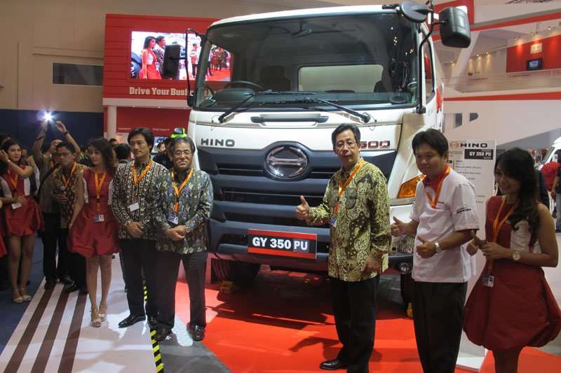 GIIAS 2015: Hino Meluncurkan 3 Truck Baru GIIAS 2015: Hino Meluncurkan 3 Truck Baru