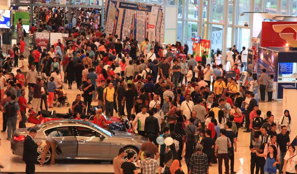 GIIAS 2015: Empat Hari, Sedot Pengunjung 180.000 Orang Lebih GIIAS 2015: Empat Hari, Sedot Pengunjung 180.000 Orang Lebih