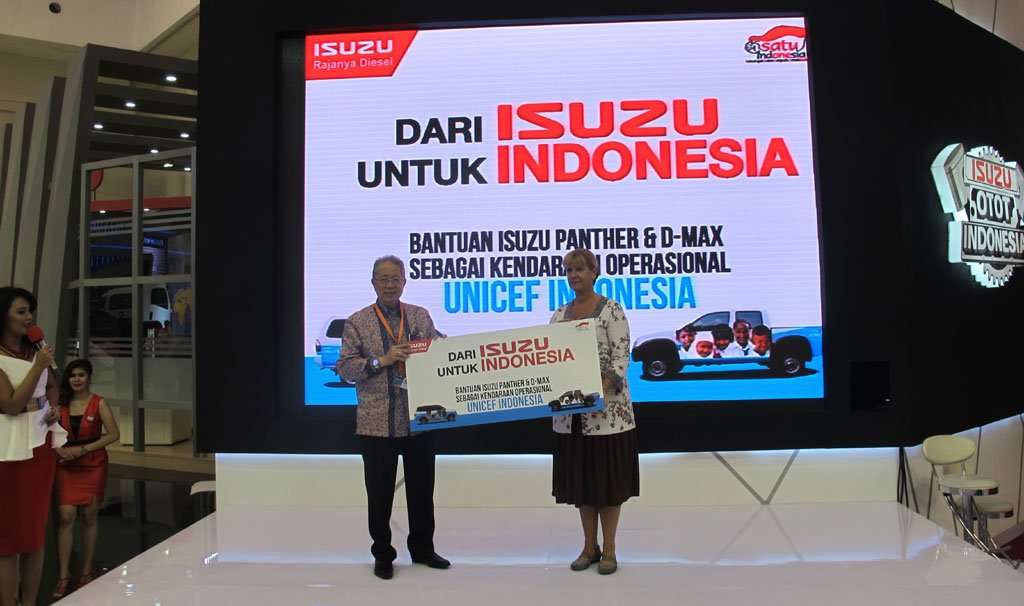 Isuzu Berikan 2 Unit Kendaran untuk UNICEF Isuzu Berikan 2 Unit Kendaran untuk UNICEF