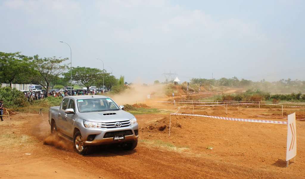 Test Drive: All New Hilux Makin Mantap Test Drive: All New Hilux Makin Mantap