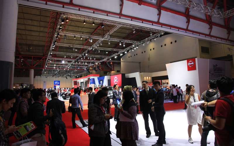 IIMS 2015: Hingga Hari kelima, Pengunjung Capai 149.804 Orang IIMS 2015: Hingga Hari kelima, Pengunjung Capai 149.804 Orang