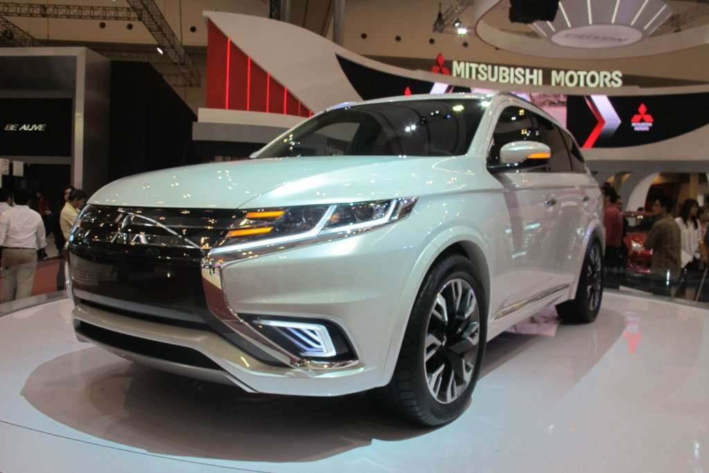 Mitsubishi Outlander PHEV Terbentur Regulasi Mitsubishi Outlander PHEV Terbentur Regulasi