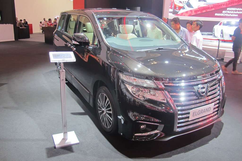 Lounge Mewah di Nissan Elgrand VIP Lounge Mewah di Nissan Elgrand VIP