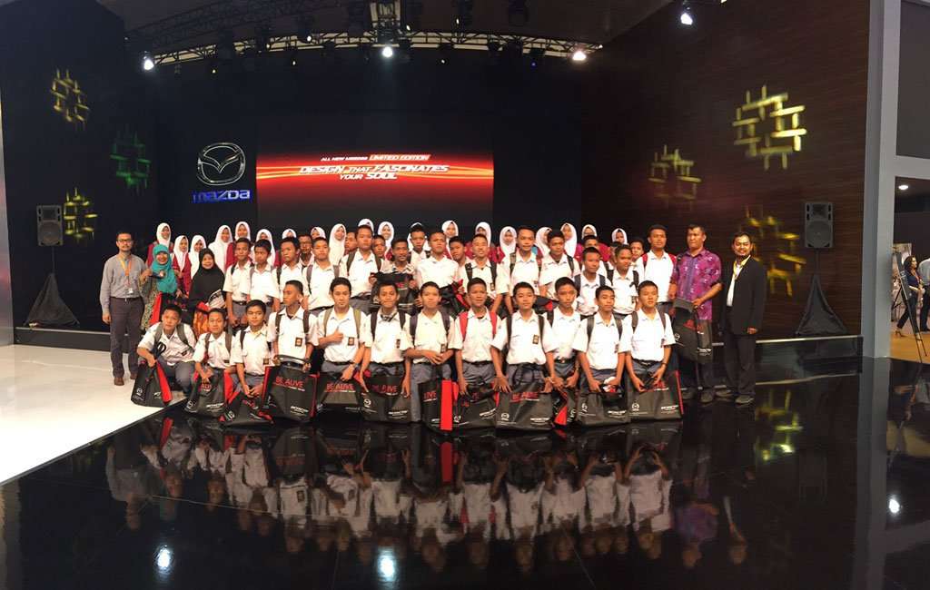 Mazda Berbagi Ilmu di Students Day GIIAS 2015 Mazda Berbagi Ilmu di Students Day GIIAS 2015