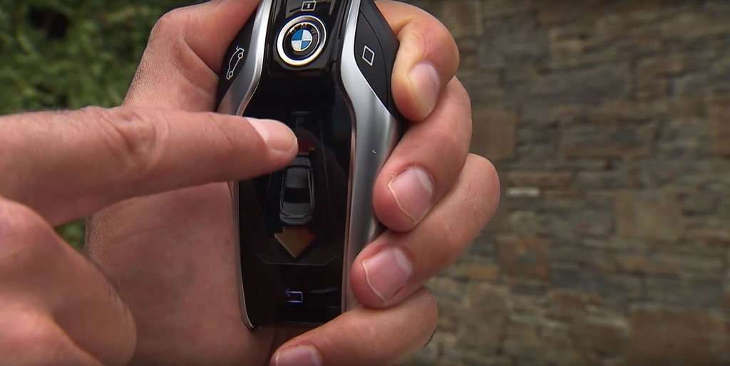 BMW Kembangkan Teknologi Mobil Parkir Sendiri BMW Kembangkan Teknologi Mobil Parkir Sendiri
