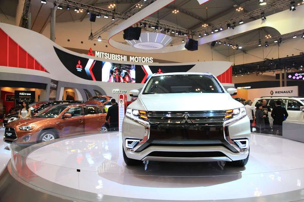 Mitsubishi Outlander PHEV 2016 Lakukan Debut di Frankfurt Mitsubishi Outlander PHEV 2016 Lakukan Debut di Frankfurt