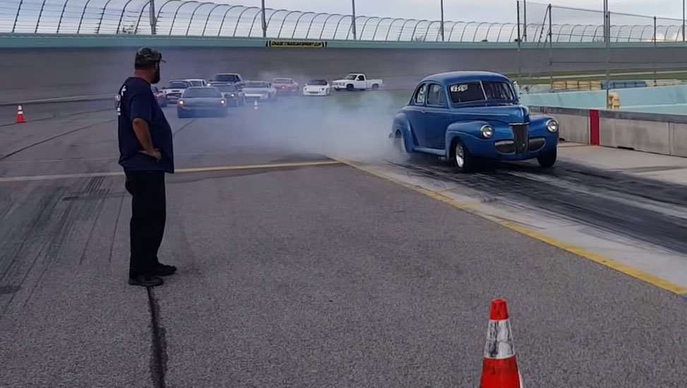 Wuih, Kakek 82 Tahun Ikut Drag Race Gunakan Ford 1941 Wuih, Kakek 82 Tahun Ikut Drag Race Gunakan Ford 1941