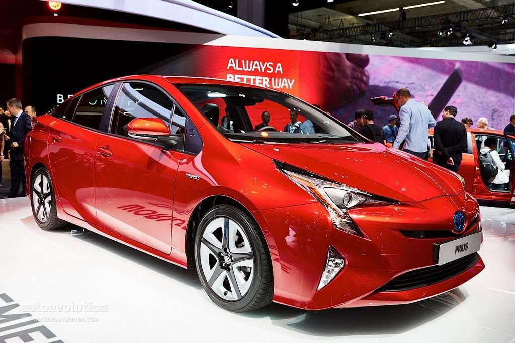 Toyota Prius, Prionir Hybrid yang Kian Sporty dan Irit Toyota Prius, Prionir Hybrid yang Kian Sporty dan Irit