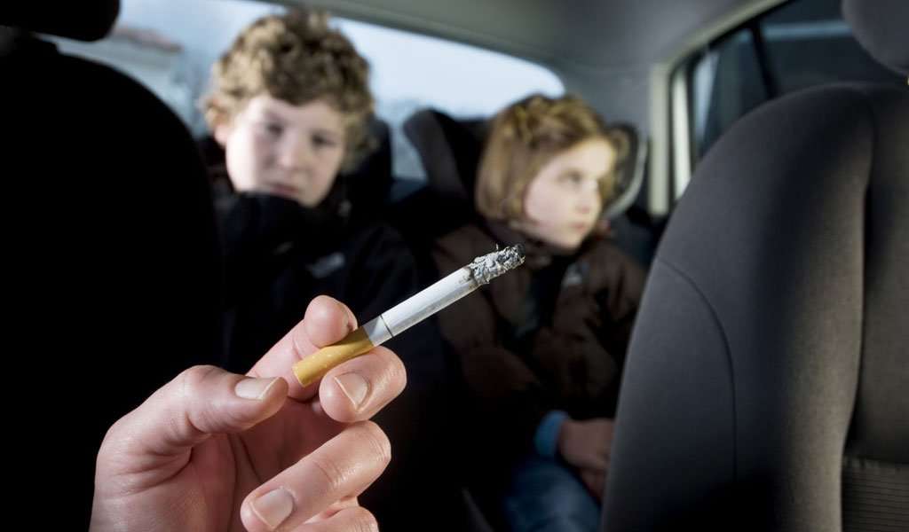 Merokok di Mobil dengan Anak-anak Dilarang di Inggris Merokok di Mobil dengan Anak-anak Dilarang di Inggris