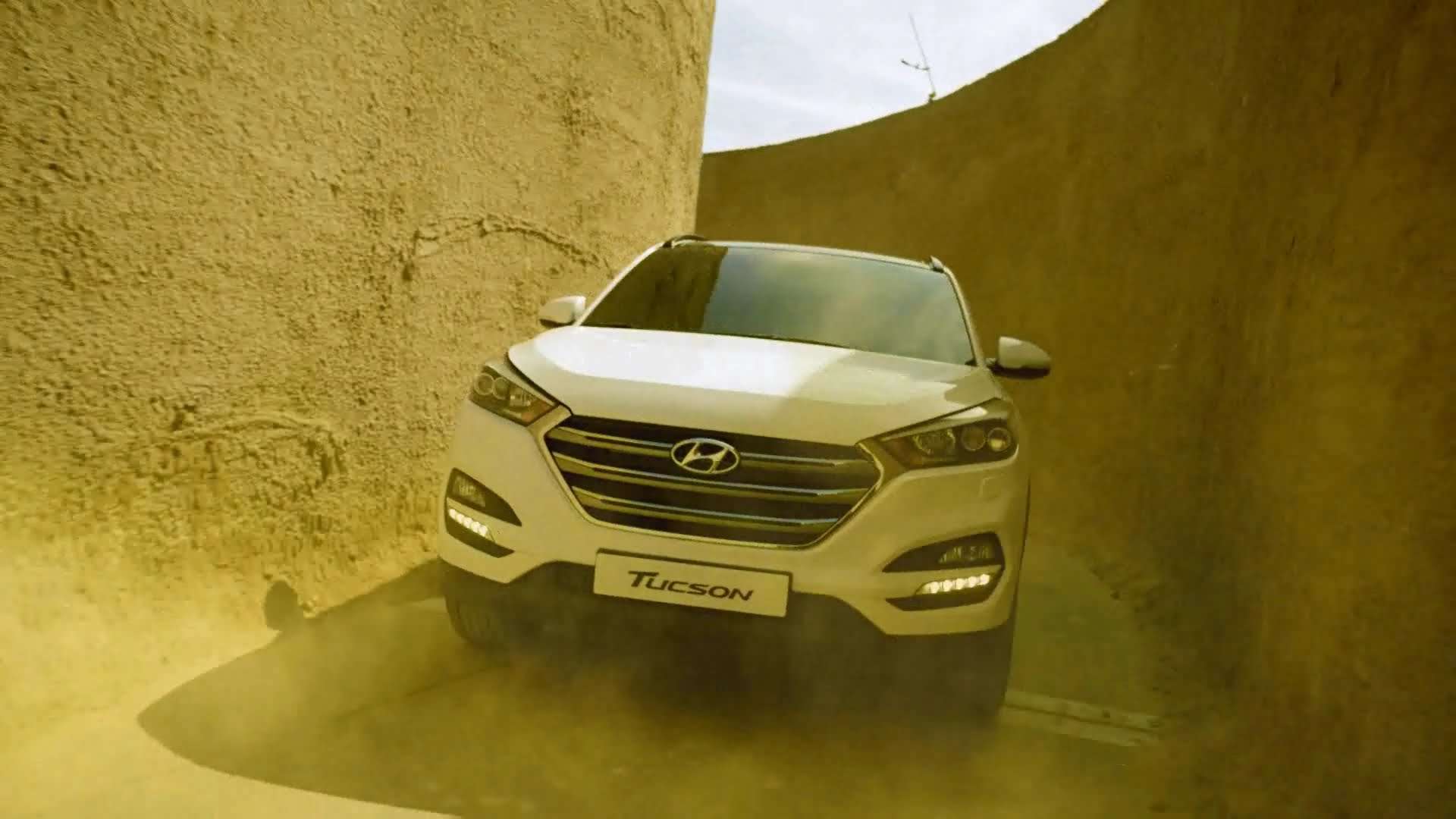 Video: Menguji Fitur Hyundai Tucson di Sirkuit Pasir Video: Menguji Fitur Hyundai Tucson di Sirkuit Pasir