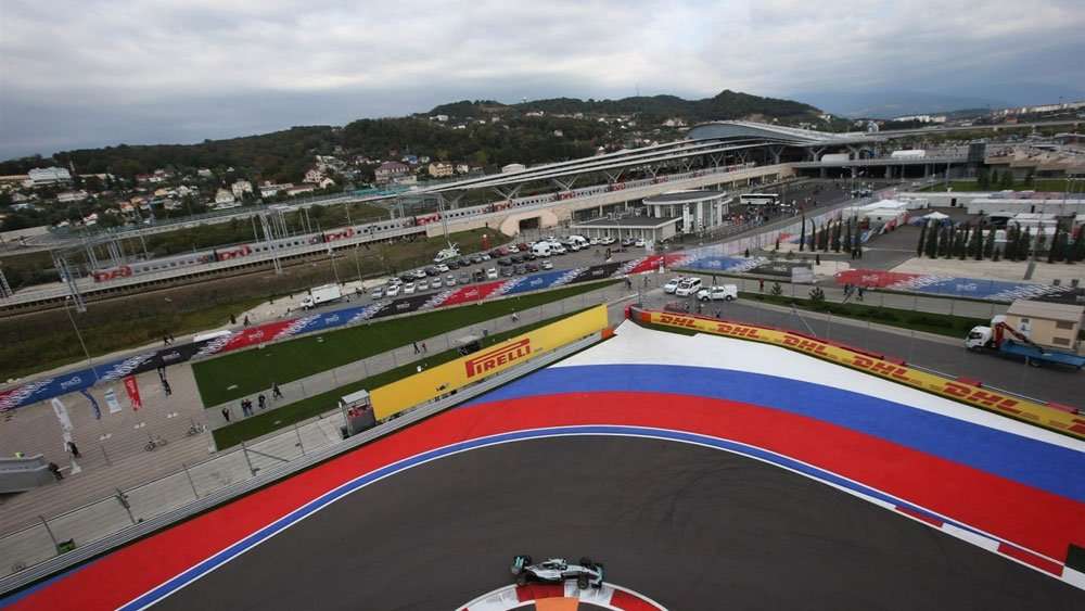 F1: Rosberg Kalahkan Hamilton, Rebut Pole di Sochi F1: Rosberg Kalahkan Hamilton, Rebut Pole di Sochi