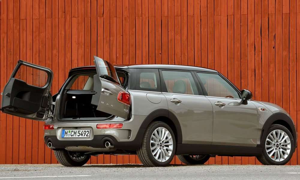 Fleksibilitas Pintu Belakang MINI Clubman Fleksibilitas Pintu Belakang MINI Clubman