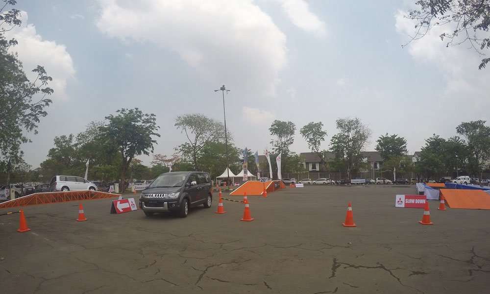 KTB Gelar Safety Driving Bareng Outlander Sport dan Delica KTB Gelar Safety Driving Bareng Outlander Sport dan Delica
