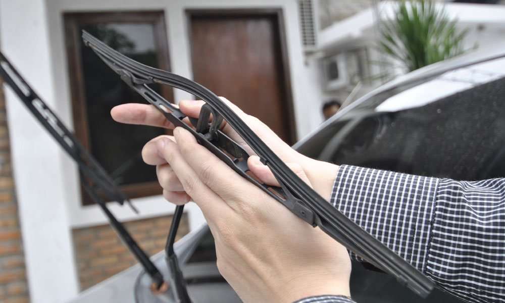 Perhatikan Hal-Hal Ini Agar Wiper Mobil Awet Perhatikan Hal-Hal Ini Agar Wiper Mobil Awet