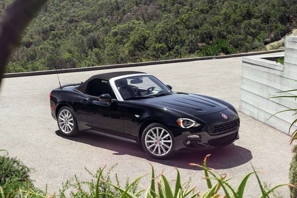 Fiat 124 Spider Kembali Hadir Setelah 30 Tahun Fiat 124 Spider Kembali Hadir Setelah 30 Tahun