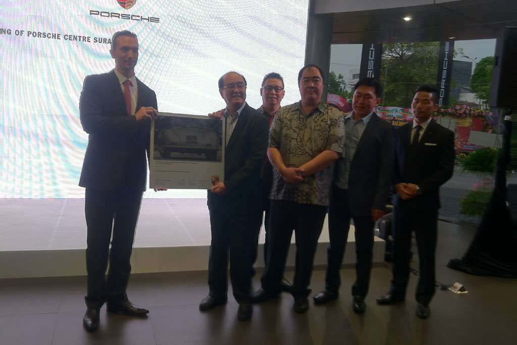 Porsche Center Kini Hadir di Surabaya Porsche Center Kini Hadir di Surabaya