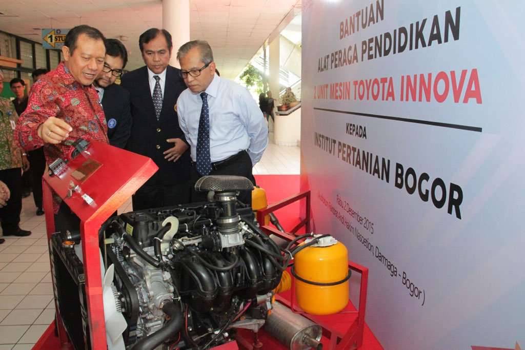 Toyota Indonesia Sumbang 2 Mesin Peraga ke IPB Toyota Indonesia Sumbang 2 Mesin Peraga ke IPB