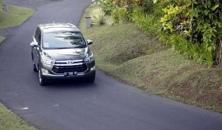 Kijang Innova Kemahalan? Ini Jawaban Toyota Kijang Innova Kemahalan? Ini Jawaban Toyota