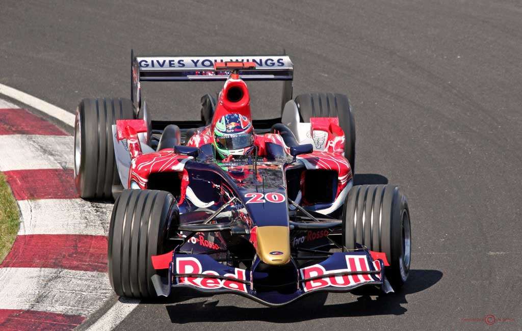 Toro Rosso Gunakan Mesin Ferrari di F1 Musim 2016 Toro Rosso Gunakan Mesin Ferrari di F1 Musim 2016