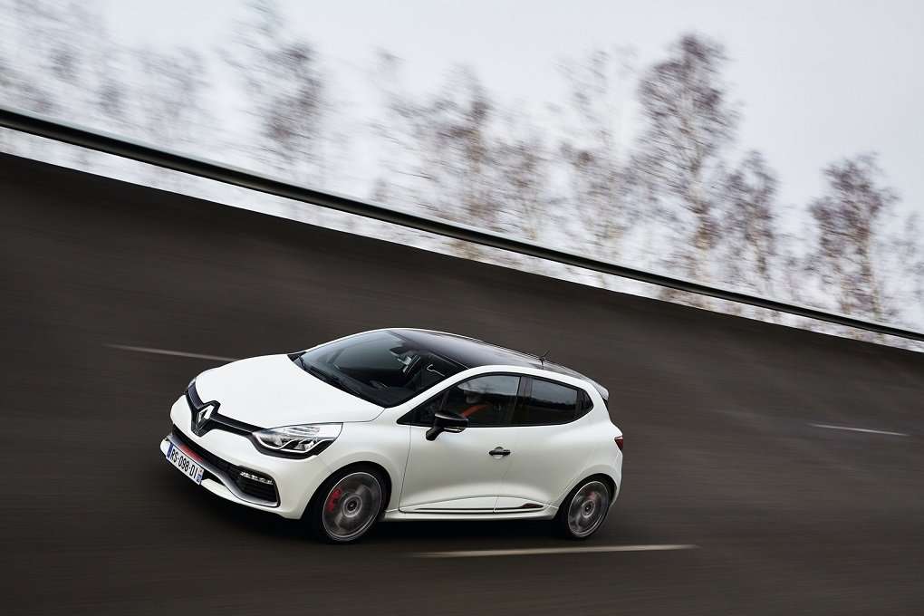 Renault Tercepat di dunia Renault Tercepat di dunia