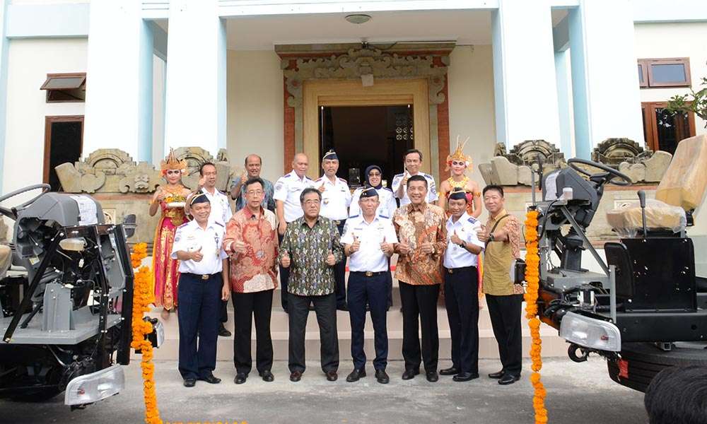 Hino Donasikan Bus untuk Sarana Belajar BPSDM Hino Donasikan Bus untuk Sarana Belajar BPSDM