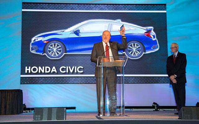 Honda Civic Terima Penghargaan Mobil Terbaik Amerika Utara 2016 Honda Civic Terima Penghargaan Mobil Terbaik Amerika Utara 2016