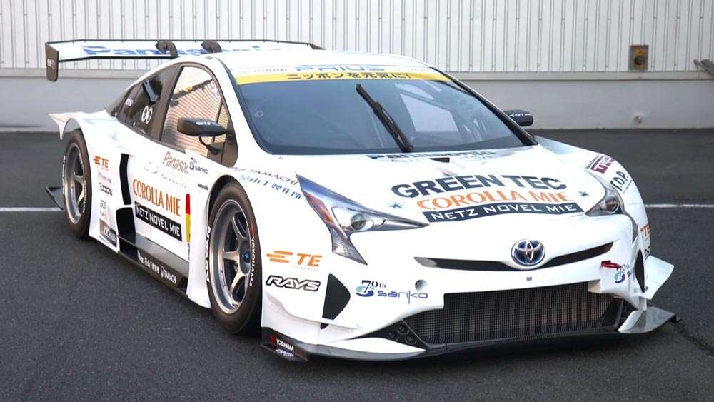 Toyota Perkenalkan Mobil Balap Prius GT300 2016 Toyota Perkenalkan Mobil Balap Prius GT300 2016