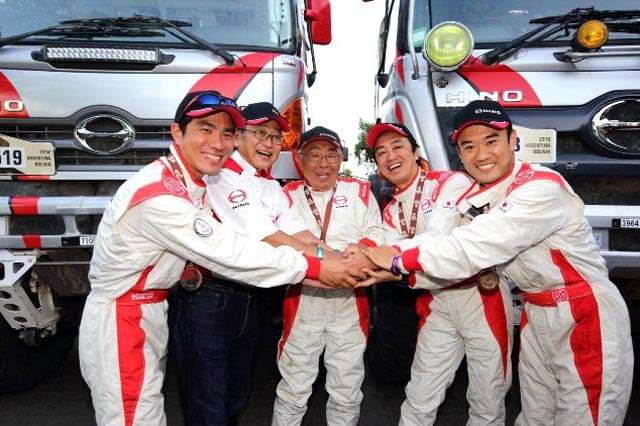 Tim Hino Sugawara Pertahankan Gelar Reli Dakar Kategori Truk Tim Hino Sugawara Pertahankan Gelar Reli Dakar Kategori Truk