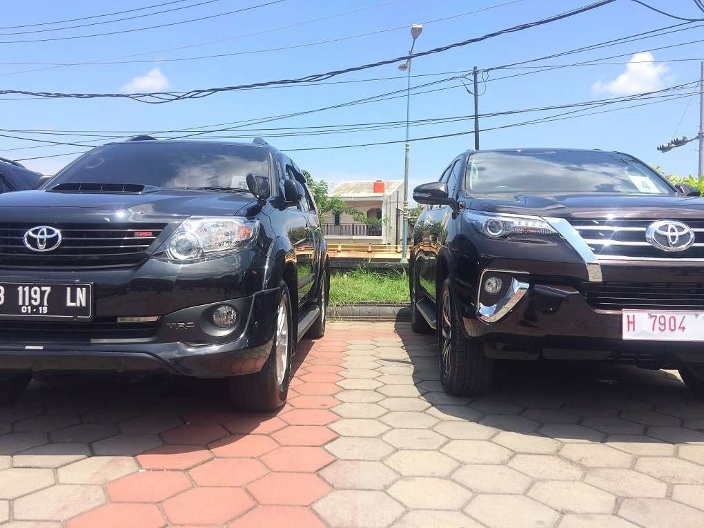 Toyota Fortuner Generasi Kedua vs Pertama Toyota Fortuner Generasi Kedua vs Pertama