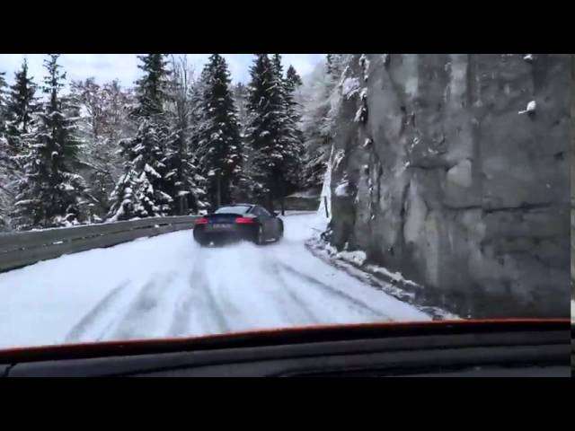 Video: Aksi Drifting Audi R8 di Jalanan Bersalju Video: Aksi Drifting Audi R8 di Jalanan Bersalju