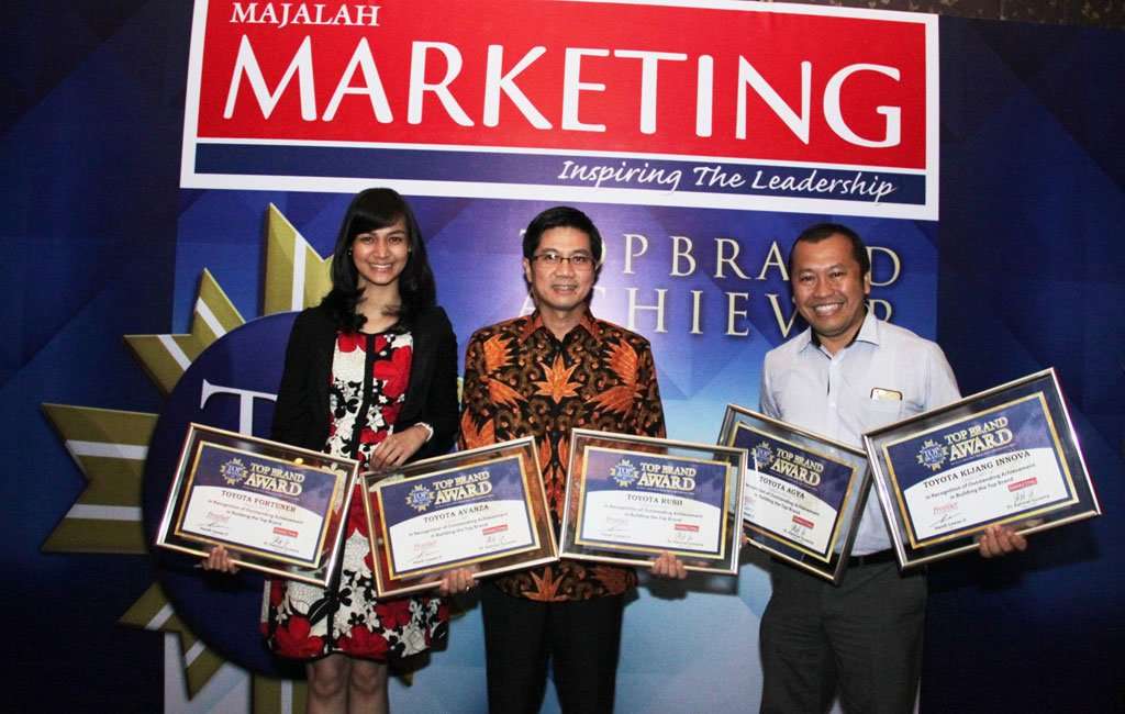 Toyota Boyong 5 Gelar di Top Brand Award 2016 Toyota Boyong 5 Gelar di Top Brand Award 2016