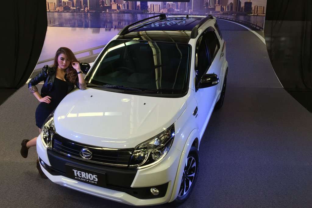 Daihatsu Terios Custom, Sporty dengan Karbon Fiber Daihatsu Terios Custom, Sporty dengan Karbon Fiber