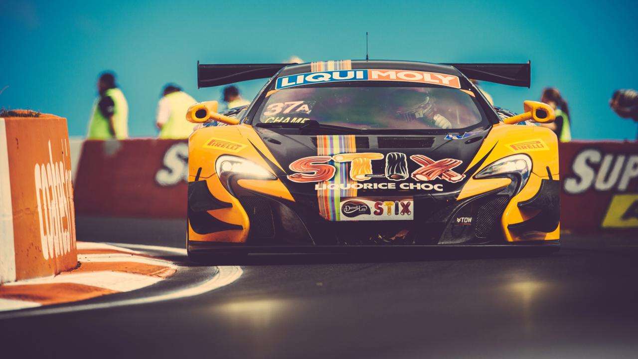 Menggeber McLaren 650S di Bathurst Menggeber McLaren 650S di Bathurst