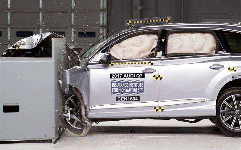Audi Q7 2017 Raih Top Safety Pick+ dari IIHS Audi Q7 2017 Raih Top Safety Pick+ dari IIHS