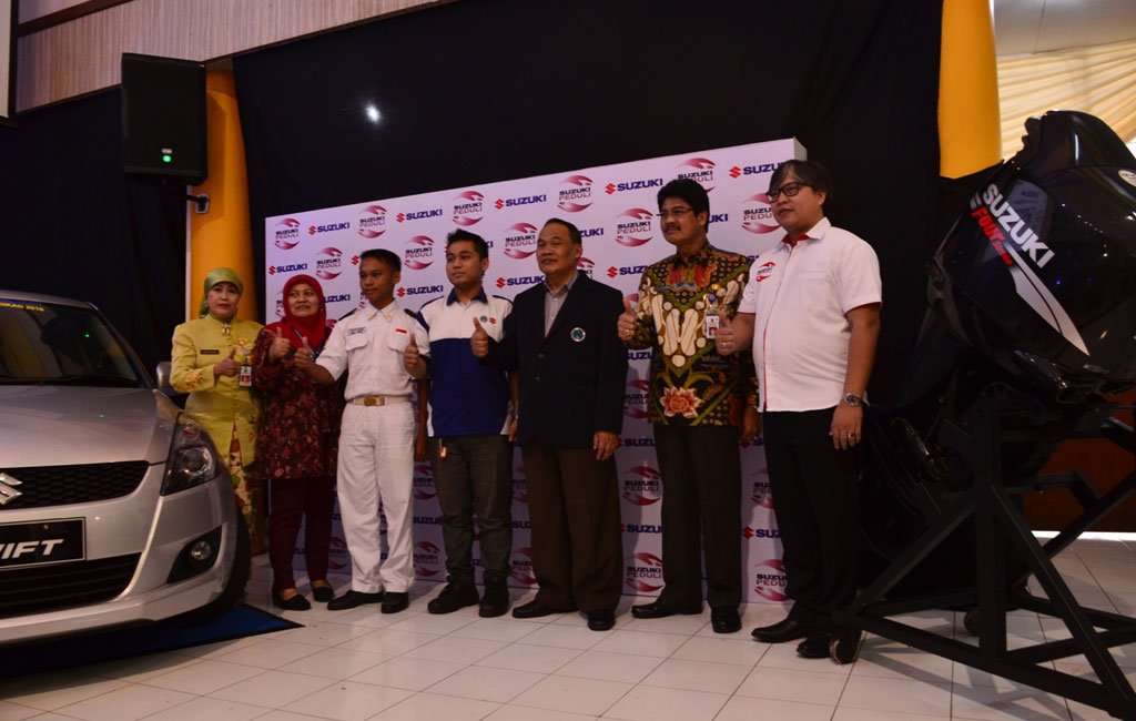 Program Suzuki Peduli Pendidikan Serahkan Donasi ke 16 Instansi Program Suzuki Peduli Pendidikan Serahkan Donasi ke 16 Instansi
