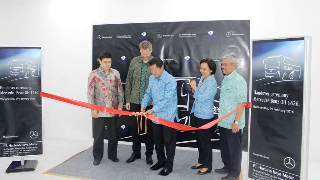 Mercedes-Benz Sediakan Sasis Bus Premium untuk Blue Bird Group Mercedes-Benz Sediakan Sasis Bus Premium untuk Blue Bird Group