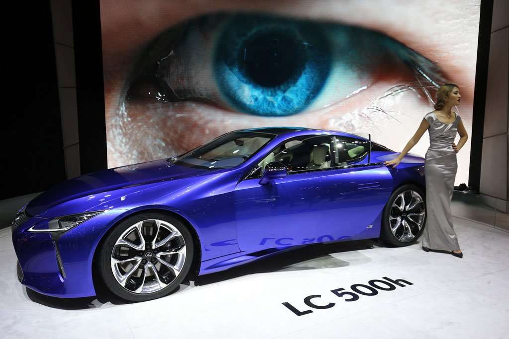 Sosok Lexus Boyong LC500h Menyedot Perhatian Pengunjung Geneva Sosok Lexus Boyong LC500h Menyedot Perhatian Pengunjung Geneva