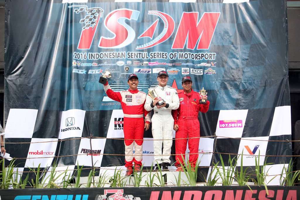 Alvin Bahar Juara Ganda di ITCC 1.600 CC Max dan STCC Alvin Bahar Juara Ganda di ITCC 1.600 CC Max dan STCC
