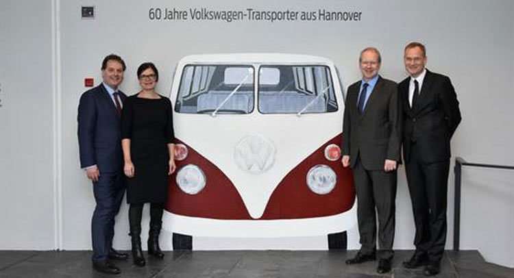 Volkswagen Rayakan 60 Tahun Produksi Transporter di Hanover Volkswagen Rayakan 60 Tahun Produksi Transporter di Hanover